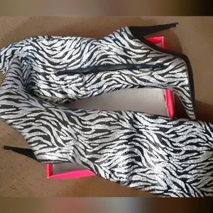 Shoedazzle size 10 tall 3inches+ heeled boots metallic grey/black